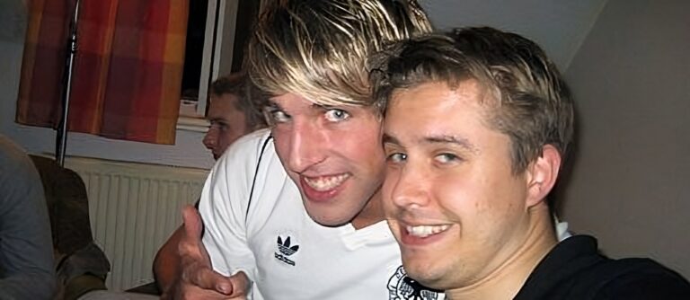 Bastian Bunte (links) und Marc Tönsing (rechts) in Bastian neuer WG.