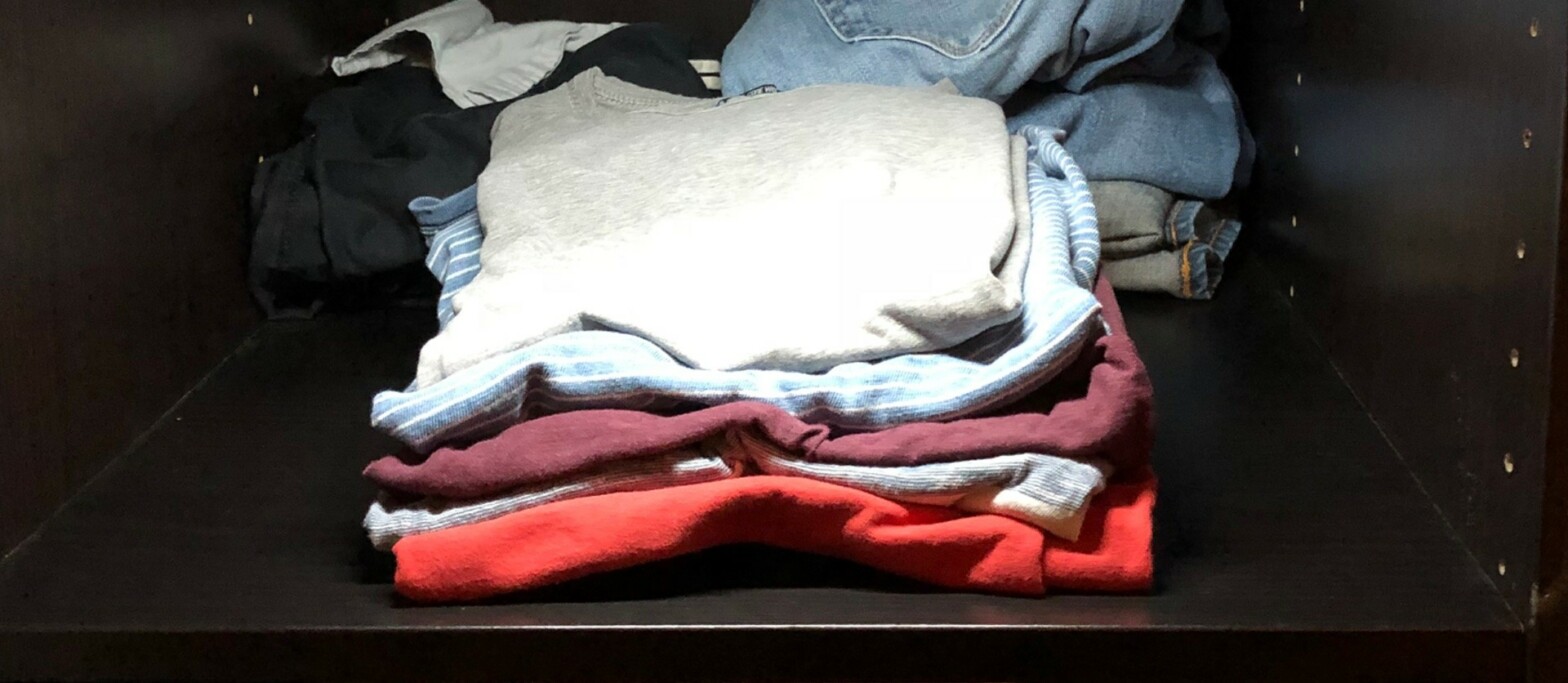 Zu viele T-Shirts im Kleiderschrank