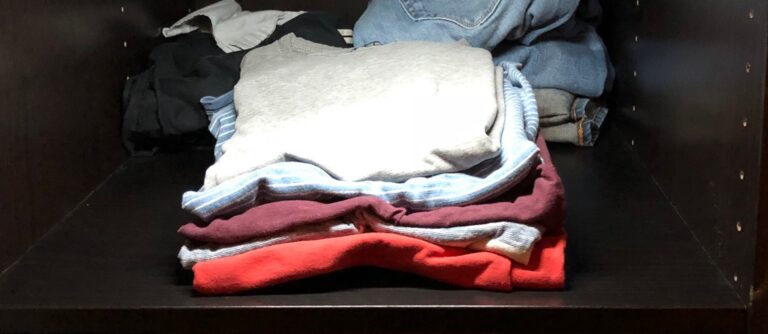 Zu viele T-Shirts im Kleiderschrank