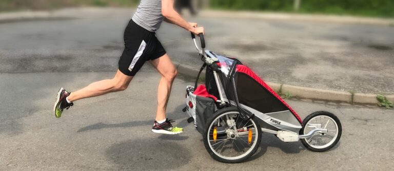 Laufen und Skaten mit dem Kinderwagen
