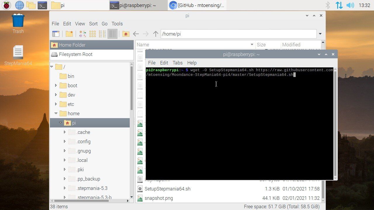 Raspberry Pi OS (64 bit) mit geöffnetem Terminal.