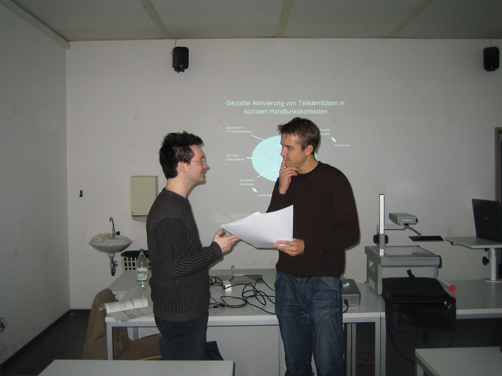 Marc Tönsing (links) und Matthias Senker (rechts) im Kurs Social Software an der Uni Bielefeld