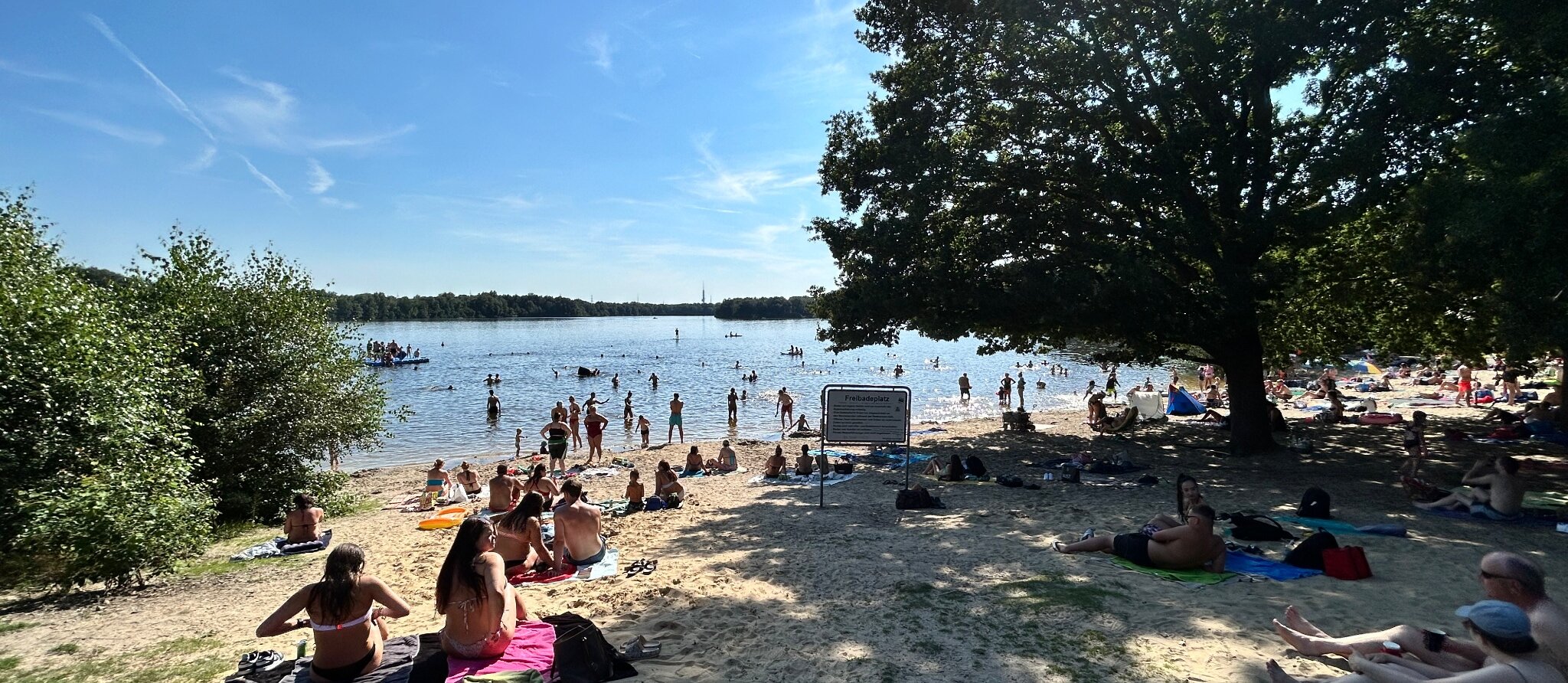 Badevergnügen am Altwarmbüchener See in Hannover