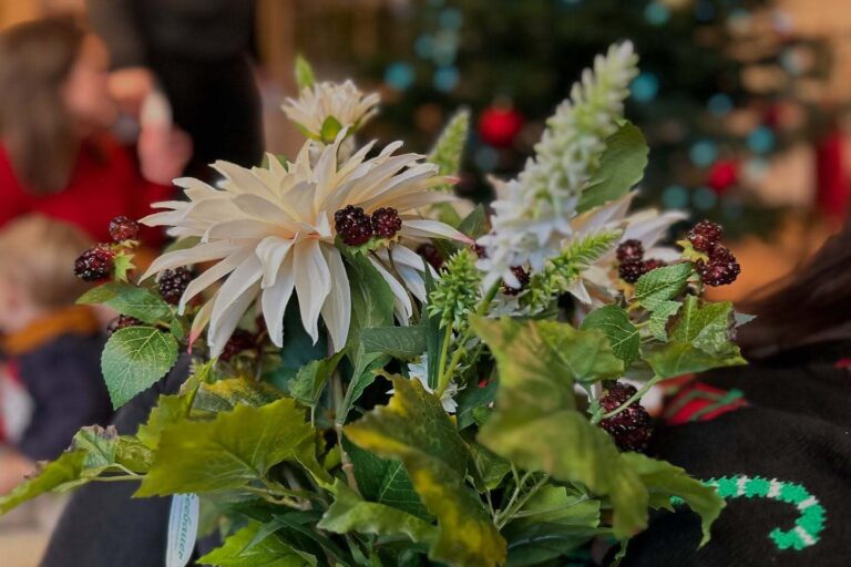 Frohe Weihnachten! Endlich neue Blumen für das nächste Jahr.