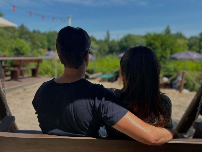 Wir zwei, unser blauer See und die Kinder