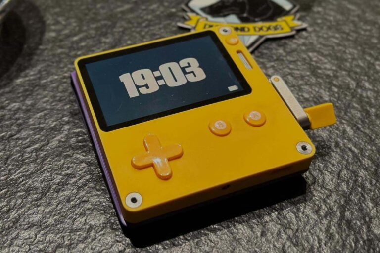 Mit der kleinen Kurbel ganz nach oben drehen