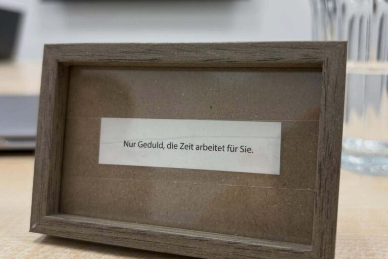 Mein Glückskeks wurde von den Kollegen eingerahmt