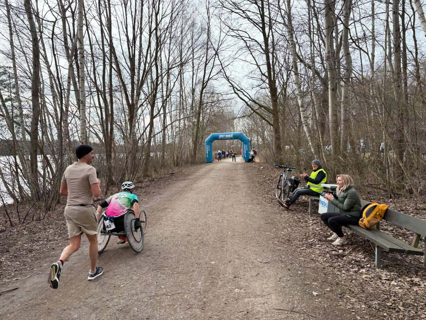 POV: Du willst entspannt laufen – und landest im Volkslauf.