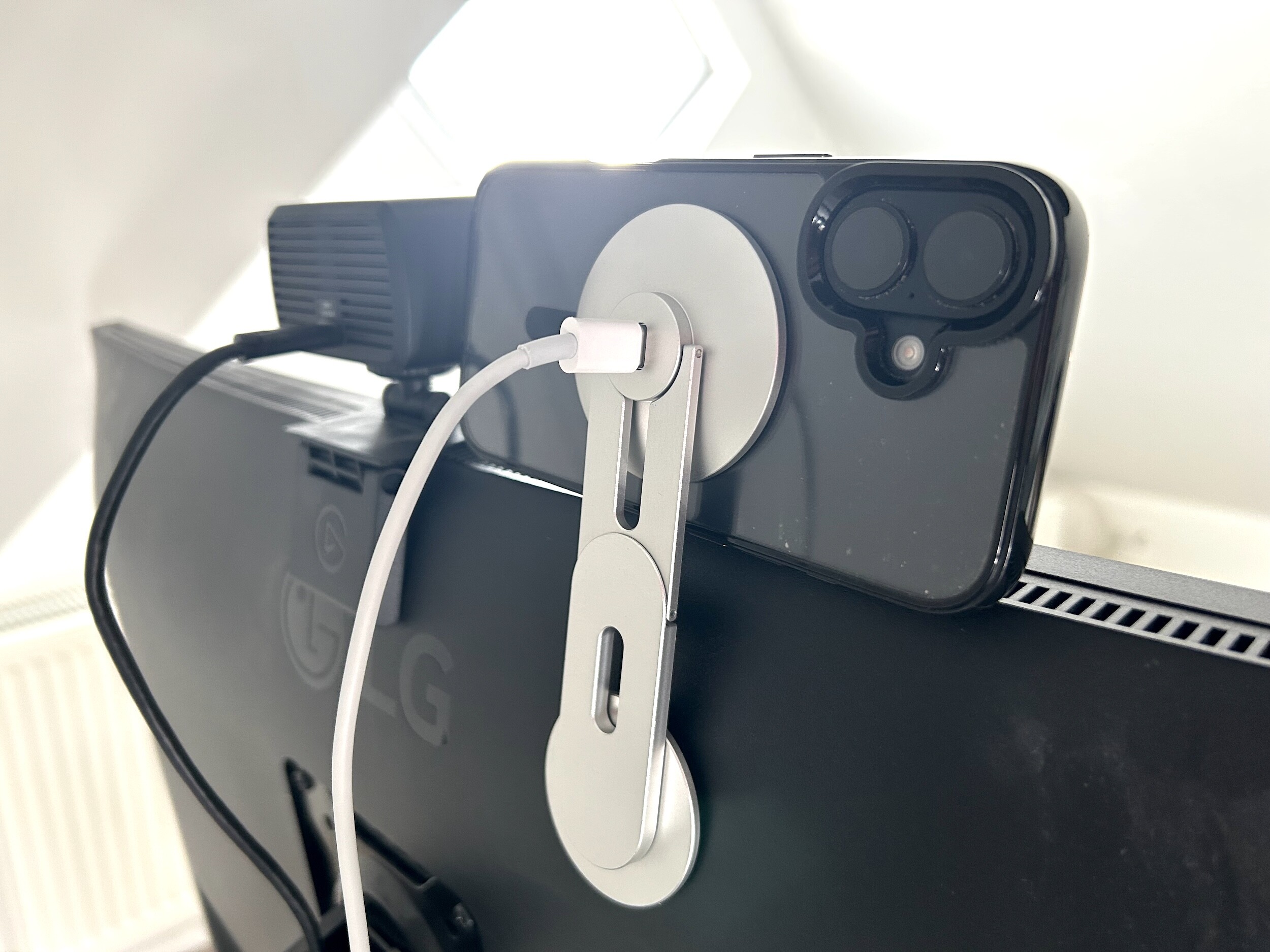 MagSafe-Halterung auf der Rückseite des Monitors